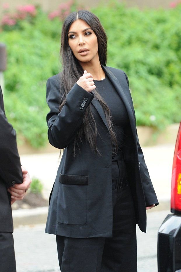 Kim Kardashian's `powerful` fashion style when appearing at the White House 6
