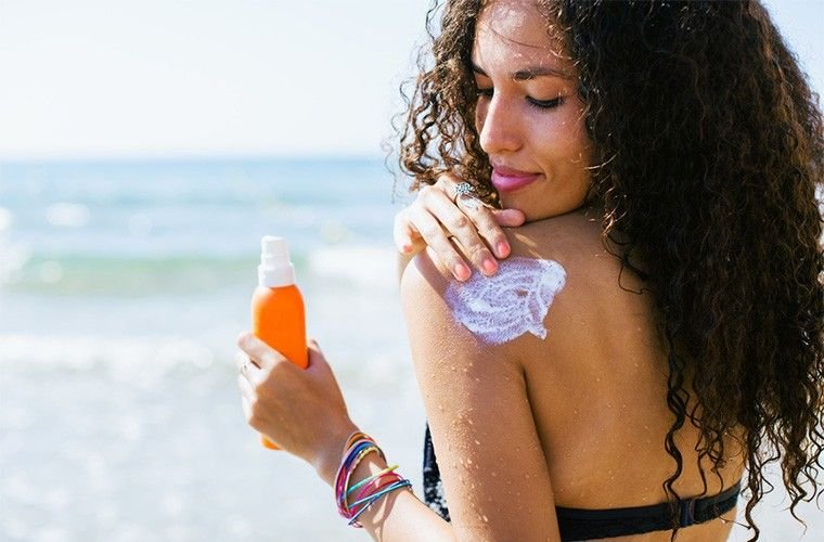 Should I use sunscreen before or after moisturizer? 1