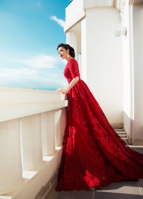 Ly Nha Ky stands out with classic red at Cannes 2016 1