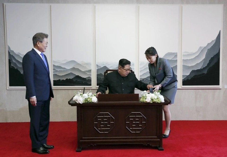 `Decoding` Kim Jong-un's handwriting when meeting the President of South Korea 0