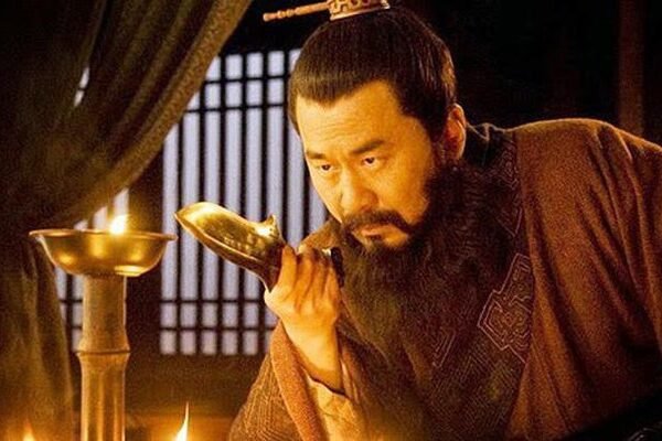 Lessons about the `Achilles' heel` of famous heroes of the Three Kingdoms period 2